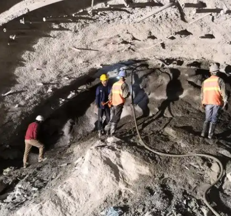 大安拱顶带模注浆料的施工流程及注意事项